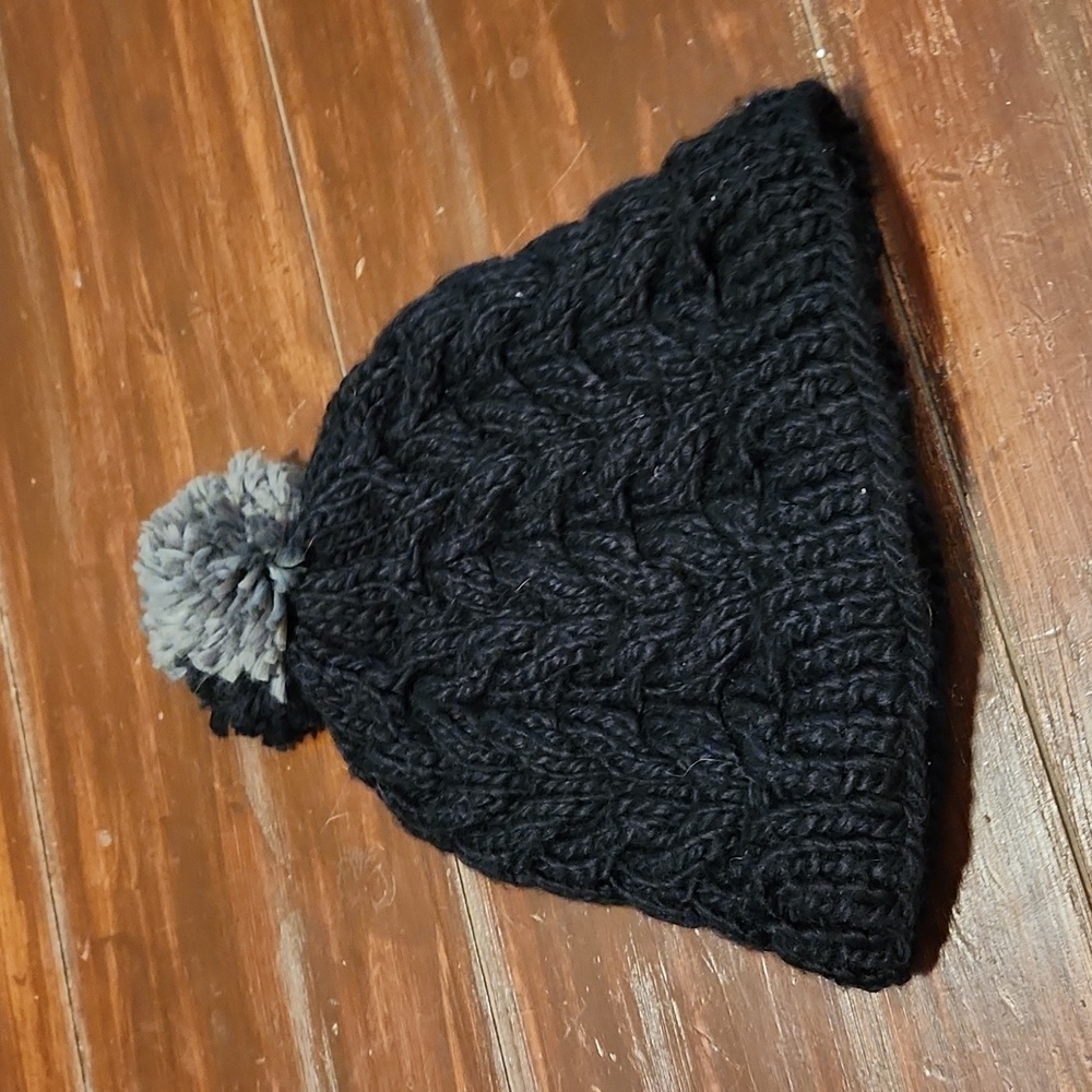 Black Cable Knit Beanie with Pom (0632)